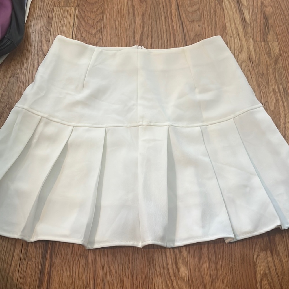 White pleated tennis/skater skirt